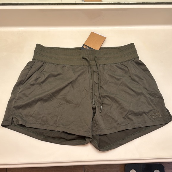 The North Face Women’s Shorts - Picture 3 of 8